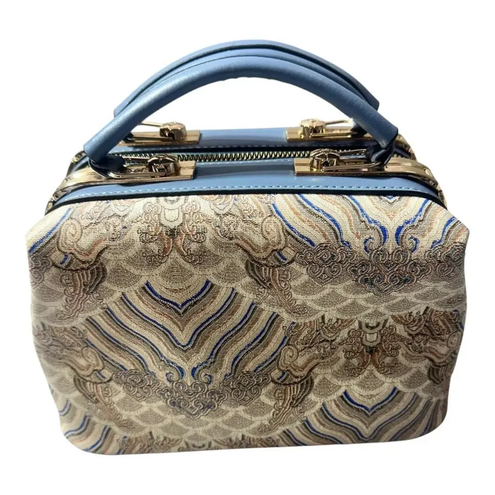 NWOT Blue & Cream Square Tote‎ w/ Strap